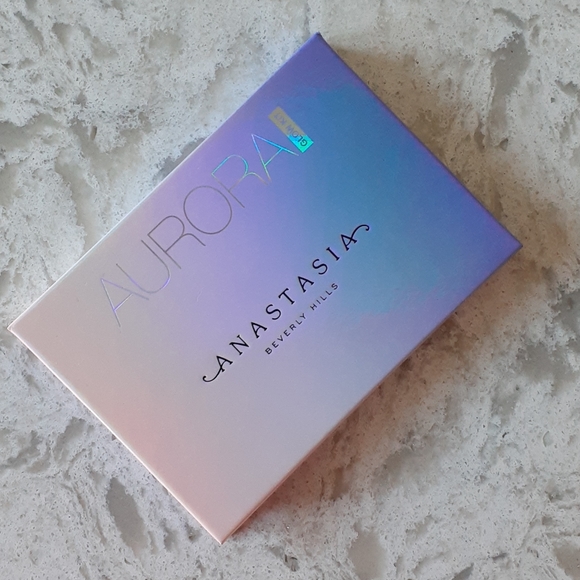 Anastasia Beverly Hills Aurora Glow Kit - Picture 2 of 4